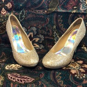 💖HP 5/13💖 Silver Slipper gold/rhinestone heels